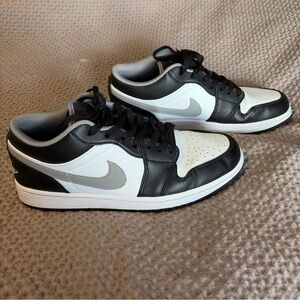Nike Men's Black and White Sneakers